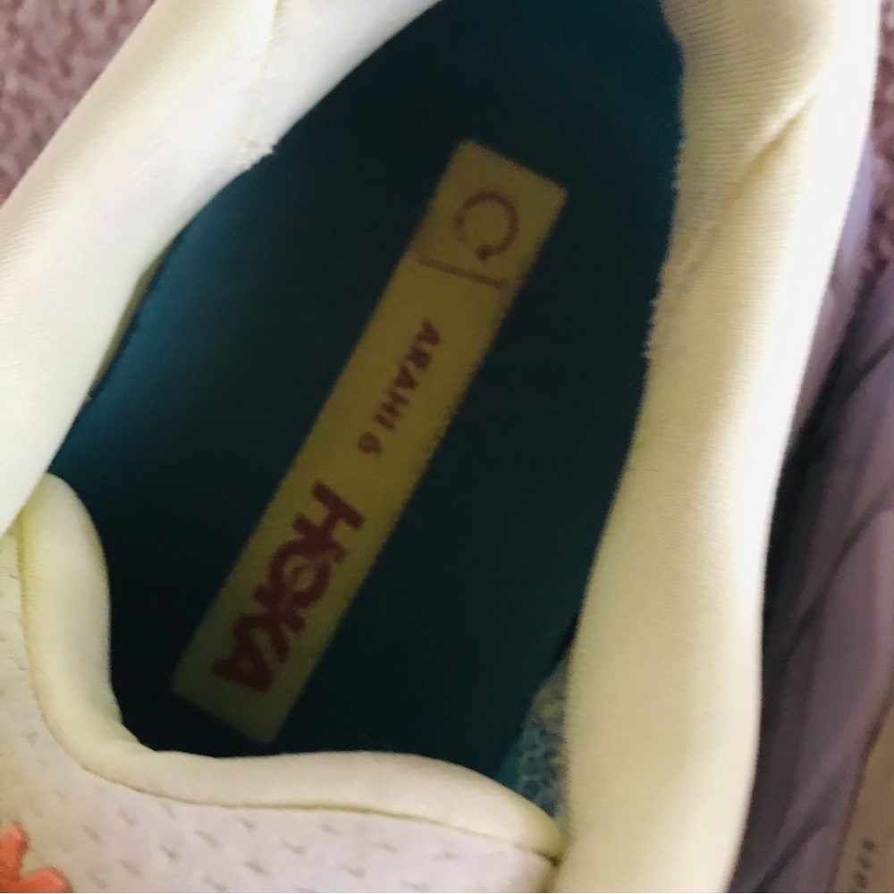 Hokas One Arahi 6 Women’s Size 9 Running Shoes Yellow Athletic Sneakers Gym - Picture 11 of 12
